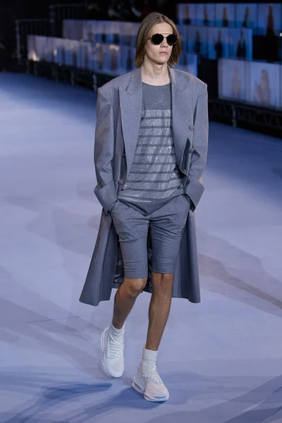 Look 29